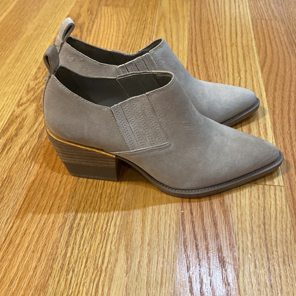 1 day sale ❤️ New DKNY Roxy Shooties ankle booties boots shoes